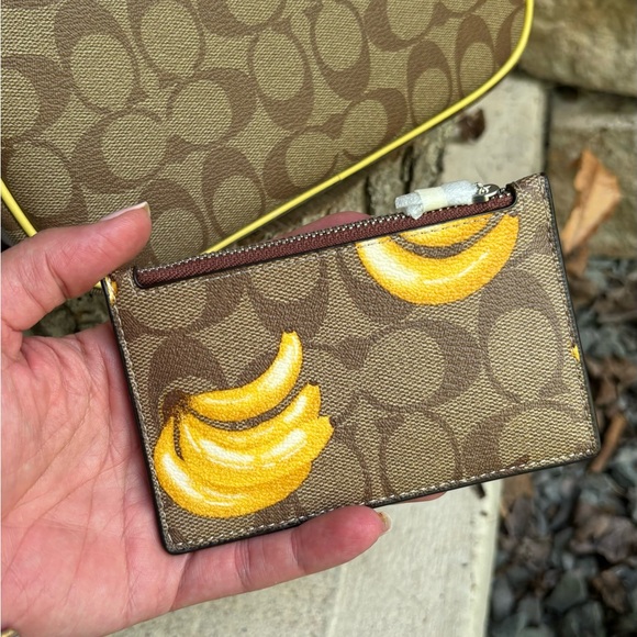 Authentic COACH Signature leather zip card case/wallet w banana print UNISEX - Picture 1 of 6